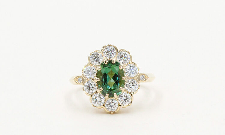 Notre joaillerie bordelaise donne vie à vos envies grâce à un accompagnement sur-mesure : design personnalisé et fabrication artisanale en or 18 carats. Chaque bijou devient une création unique et précieuse.