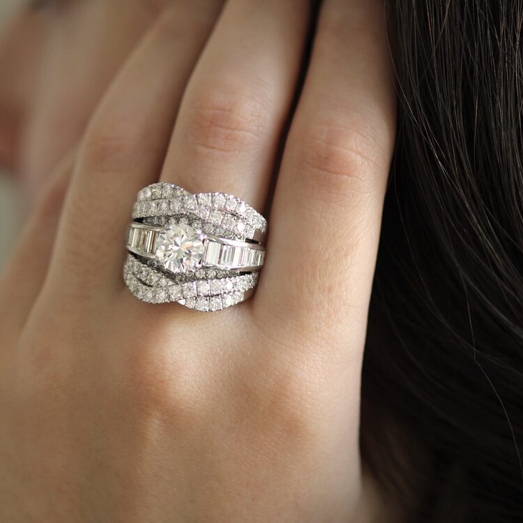 Bague sertie de diamants, or blanc 18 carats, Joaillerie Jarnage à Bordeaux -111383